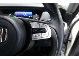 Hondaセンシングの機能のひとつ、アダプティブクルーズコントロール付!アクセルから足を離しても設定したスピードと前車との車間を保ち走行してくれます!車線維持もアシスト☆高速道路で疲労軽減ですね☆