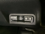 ハンドルの左下にETC2.0がついています。高速道路の料金所の通過も楽々です!。 カードの取り出しもしやすい場所についています。