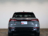Audi Q8 e-tron 55 quattro S line/ダーク Audi rings & ブラックスタイリング/マトリクスLEDヘッドライト/アルミホイール 10スポークローターデザイン アンスラサイトブラック ポリッシュト