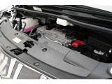 エンジンルームの樹脂部分は丁寧に磨いてツヤをだしています。当社の中古車のエンジンルームクリーニングはとても自信があります★