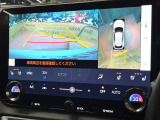 【パノラミックビューモニター】専用のカメラにより、上から見下ろしたような視点で360度クルマの周囲を確認することができます☆死角部分も確認しやすく、狭い場所での切り返しや駐車もスムーズに行えます。