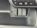 充電用USB接続口2口NAVI接続用USB接続口1口