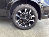 純正アルミホイールです。足元が引き立つので、車全体のイメージがアップしますよ!