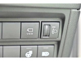 低速時にビューモニターにて周辺の確認をすることができます。