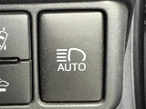 【オートライト(AUTO)】外の明るさをシステムが感知して、自動でヘッドライトが点灯します!ヘッドライトをつけ忘れを防ぐ便利機能です。