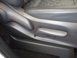運転姿勢の微妙な調整ができ、自分にあったポジションで運転する事ができます。