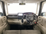 【前方視界】開放的な前方視界!運転がしやすく疲れにくいです♪窓が大きく、見通しがとっても良いおクルマですよ♪