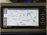 ナビ付きですので初めての場所や遠出に大活躍!Bluetoothでお使いのスマートフォンやミュージックプレイヤー接続することで音楽の再生もできます!!またフルセグでのテレビの視聴も可能!!