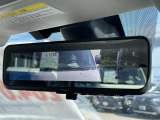 【デジタルインナーミラー】後席の大きな荷物や同乗者で後方が確認しづらい時でも安心!カメラが撮影した車両後方の映像をルームミラー内に表示して安全確保!
