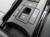 【電動パーキングブレーキ】はパーキングブレーキをスイッチで作動・解除が可能。