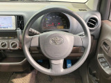 インテリアに合わせたデザインのステアリングは、運転される方のことも考え、運転しやすい形状、大きさです。是非一度、実際に触ってお確かめください。