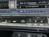 オートエアコンで快適な室内です。