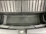 ラゲッジボード下には大きな収納スペース!