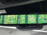 【デジタルインナーミラー】後席の大きな荷物や同乗者で後方が確認しづらい時でも安心!カメラが撮影した車両後方の映像をルームミラー内に表示。クリアな視界で状況の確認が可能です!