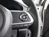 前車との適切な車間距離を保ちながら追従走行やスピードダウンをセンサーで行います。高速道路の長時間ドライブで疲労軽減に貢献します。