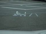 カラーヘッドアップディスプレイ付き。少ない視線移動で情報を確認できるので、運転の疲労軽減に繋がりますよ♪