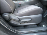【シートアジャスター】上下調整できるシートアジャスター!運転手にあったドライバーズポジションができますね。