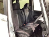 運転席、助手席☆ともにゆとりのある空間となっております♪