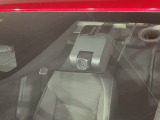 【ホンダセンシング】 「ミリ波レーダー」と「単眼カメラ」の異なる特性を持つ2つのセンサーなどにより、安心・快適な運転を支援します。ドライブレコーダー付きで、万が一の場合でも安心です。