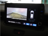 ◆リアワイドカメラシステム◆3種類の表示で後方確認をサポート♪セレクトレバーを「R」の位置に入れるとカメラ画像に切り替え。ノーマルビューでは従来のリアカメラと同様の標準的なビューで表示します!
