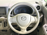 インテリアに合わせたデザインのステアリングは、運転される方のことも考え、運転しやすい形状、大きさです。是非一度、実際に触ってお確かめください。