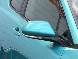 対向車や歩行者が認識しやすいサイドターンランプ付カラードドアミラー