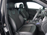 Audi車はどの車種も全てレザーハンドルです。そこにはAudiのこだわりがあり質感の高いレザーでしっかりと手に馴染み、高級感を演出します。