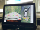 【パノラミックビューモニター】専用のカメラにより、上から見下ろしたような視点で360度クルマの周囲を確認することができます☆死角部分も確認しやすく、狭い場所での切り返しや駐車もスムーズに行えます。