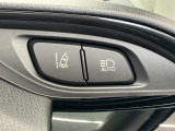 ドライバーへ逸脱の危険を知らせ車線逸脱を回避するようステアリング操作を支援してくれる路外逸脱抑制機能、自動的にハイビームとロービームを切り替えてくれるオートマチックハイビームです!
