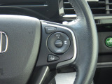 Hondaセンシングの機能のひとつ、アダプティブクルーズコントロール付!アクセルから足を離しても設定したスピードと前車との車間を保ち走行してくれます!車線維持もアシスト☆高速道路で疲労軽減ですね☆