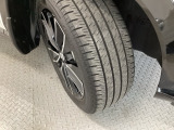 安全に走行するためには空気圧の確認をはじめ溝の深さ、ひび割れの等の点検が必要です。点検時に交換が必要と判断した場合は交換いたします。