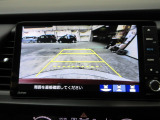 バックカメラの画像です。ガイドラインがスムースな車庫入れをサポートいたします。車庫入れの安心感がアップしますね。