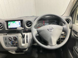 運転席からの視界が左右に広く隅々まではっきりと見渡せます。車の前端も把握しやすく安心して運転できます。