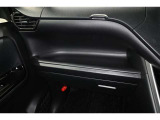 インパネテーブル装備!車内での小物などを一時的に置くとき利用できます。