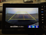 【バックカメラ】運転が苦手な方も車庫入れラクラクです!ギアをリバースに入れれば自動的に切り換わりますので、面倒な操作は不要です♪狭い駐車場もお車を傷つけず安心ですね!