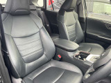 【パワーシート】質感のいいシートを採用されています。スイッチで運転ポジション変えられるのはとっても楽です!ぜひ一度座っていただき体感してください!