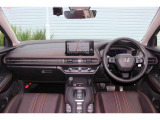 前方視界は、見切りも良く運転しやすいです。内装もキズや染み等無く僅かな使用感のみで非常にキレイですよ♪ペットやタバコ等の嫌な臭いもございません!!