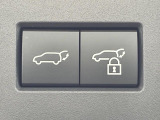 【パワーバックドア】スマートキーや運転席のボタンを押すだけでリアゲートが自動で開閉します!荷物を持っている時や、高い位置にあるバックドアを閉める際に便利な機能です♪