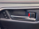 【運転席メモリー機能付きパワーシート】ドライバーごとに設定したシート位置を記憶して、ボタン一つで切り替えできる便利な機能!運転する方が複数名いらっしゃるご家庭におすすめです♪