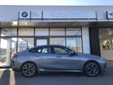 【BMWの伝統-3】BMWのお車は、&ldquo;駆け抜ける歓び&rdquo;を体現しております。走行の安定性とコーナリングの良さを追求し、思い通りにハンドルの操作可能です。