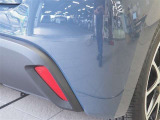 コーナーセンサーを車の前後に装備。障害物までの距離に応じて警告音を変えてお知らせ。縦列駐車時や駐車場・車庫などでの取り回しをサポートします。詳細は販売店スタッフまでおたずねください。