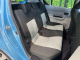 コンパクトカーですが、セカンドシートは十分な広さがあり快適にお乗りいただけます♪シートを倒して大きな荷物を積んだりと、用途の幅が広い1台です。