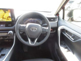 見通しのよいすっきりとした視界で、誰でも運転しやすいです。運転のしやすさは疲れにくさにも繋がりますよ♪