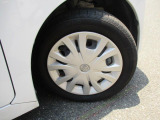 ホイールキャップ【155/65R14 ラジアルタイヤ】。運転ラクラクの足回り。