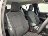VOLVOのシートは人間工学に基づいた設計となっており長時間の運転でも疲れにくいと定評があります。