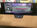 狭い場所での駐車やすれ違いなどでより的確な運転操作に役立つ360&deg;ビューモニターが装備されています。