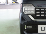 LEDヘッドライトは、点灯の瞬間から光量を発揮し、突然暗くなるトンネルなどでの安定感を高めます。