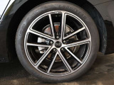 アルミホイール 5ダブルアームデザイン ブラックメタリック ポリッシュト 8.5J x 19 (Audi Sport) 245/40 R19 タイヤ