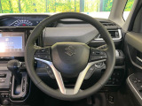 【純正革巻きステアリング】上質な革を使用することで、手にしっかり馴染みとても運転しやすいハンドルです♪