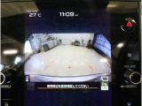 後方の映像を車内の11.6インチディスプレイに表示。 ステアリング操作に連動して動くガイドラインが、駐車や車庫入れをよりスムーズにサポート。狭いスペースでも安心して操作できる頼れる機能です。